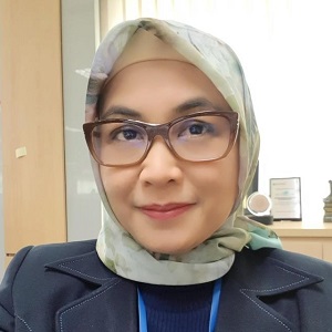 Evi Dwi Nofiarny Zulkarnain, SSi, Apt, MSc.
